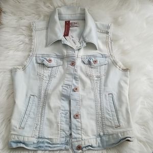 Denim sleeveless jacket